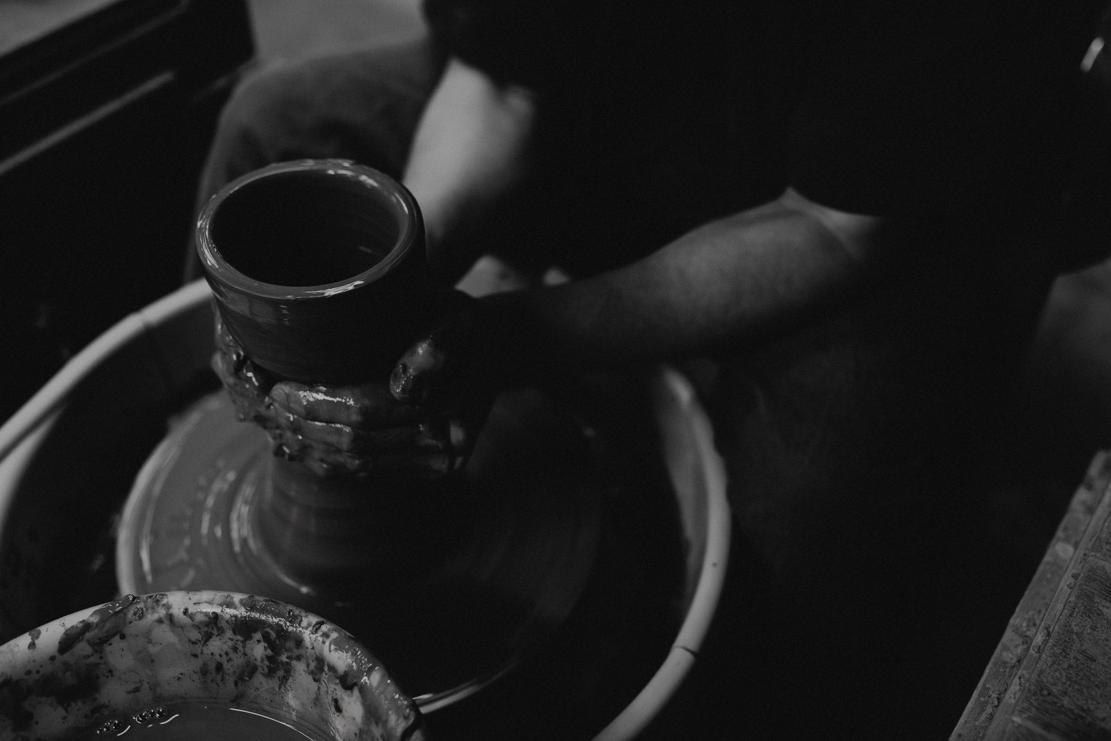Bizen-yaki on the potter's wheel